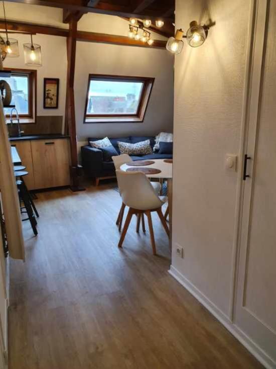 Bel Appartement Ensoleille En Ville Pont-Évêque Exteriör bild