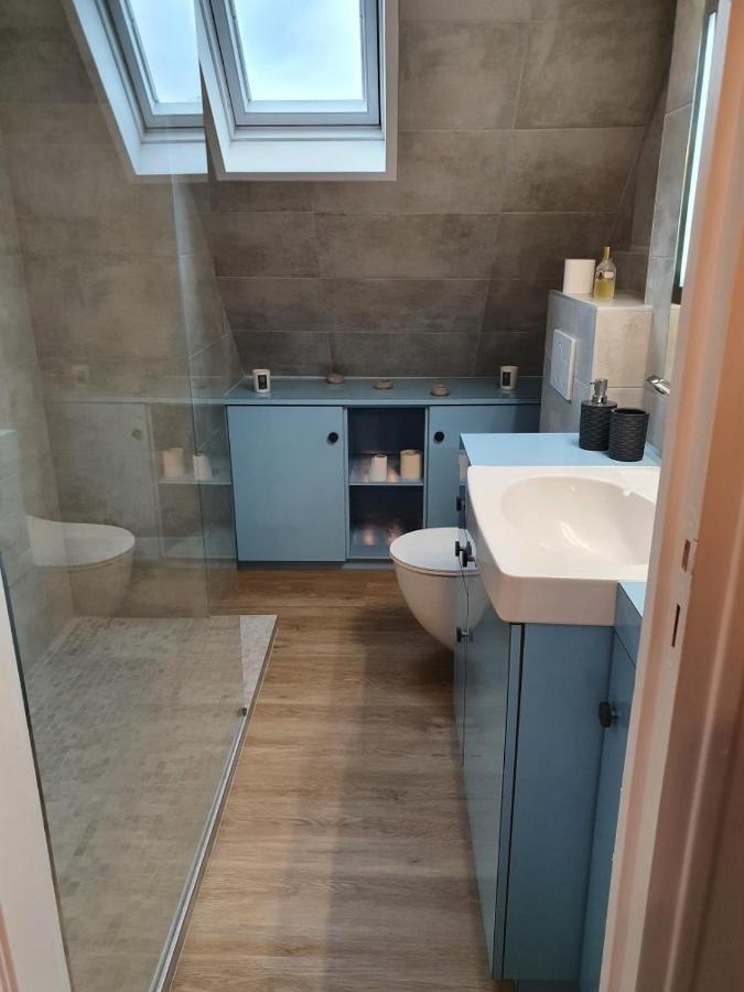 Bel Appartement Ensoleille En Ville Pont-Évêque Exteriör bild